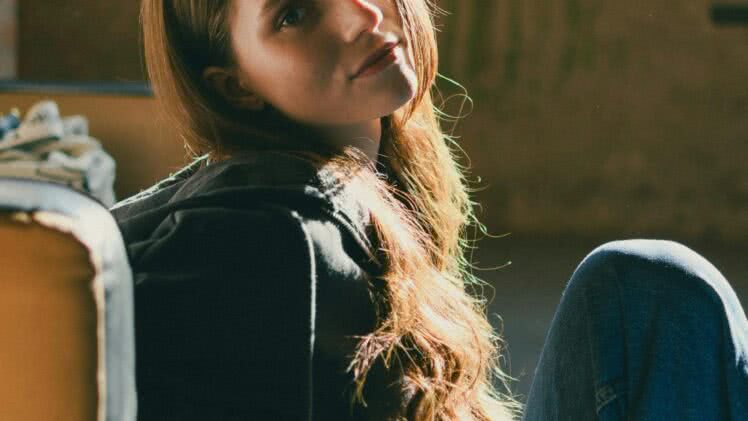 Jak zachowuje się zakochana nieśmiała dziewczyna?