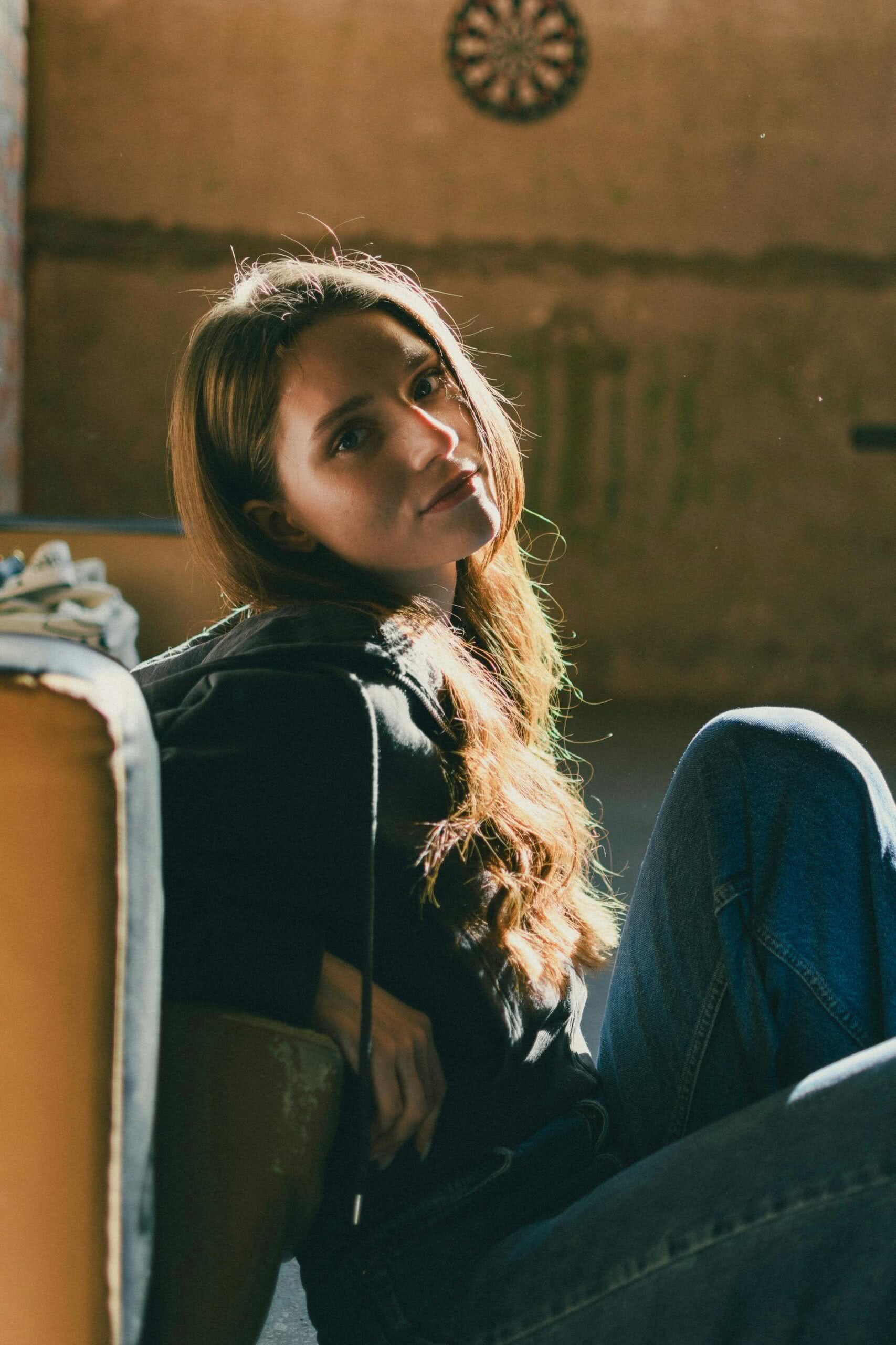 Jak zachowuje się zakochana nieśmiała dziewczyna?