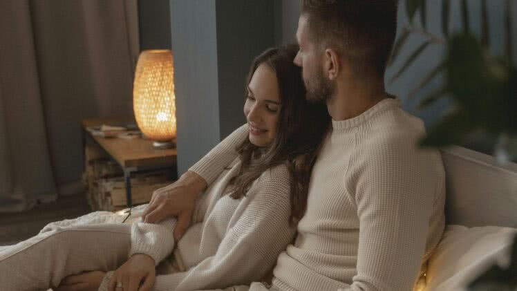 Dlaczego mężczyzna odnawia kontakt? – dowiedz się, co może stać za jego decyzją: odkryj najczęstsze powody, od nostalgii po chęć powrotu, i poznaj skuteczne strategie, jak zareagować, aby zadbać o swoje dobro emocjonalne