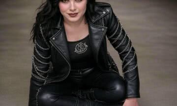 Heavy metal w czerni – Skóra i łańcuchy dla rockowej bogini