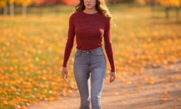 Obcisły sweter w odcieniu bordo – jesienne must have!