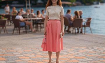 Spódnica Midi w Czerwonym Pastelowym Odcieniu – Idealny Strój na Eleganckie Spotkanie w Kawiarni
